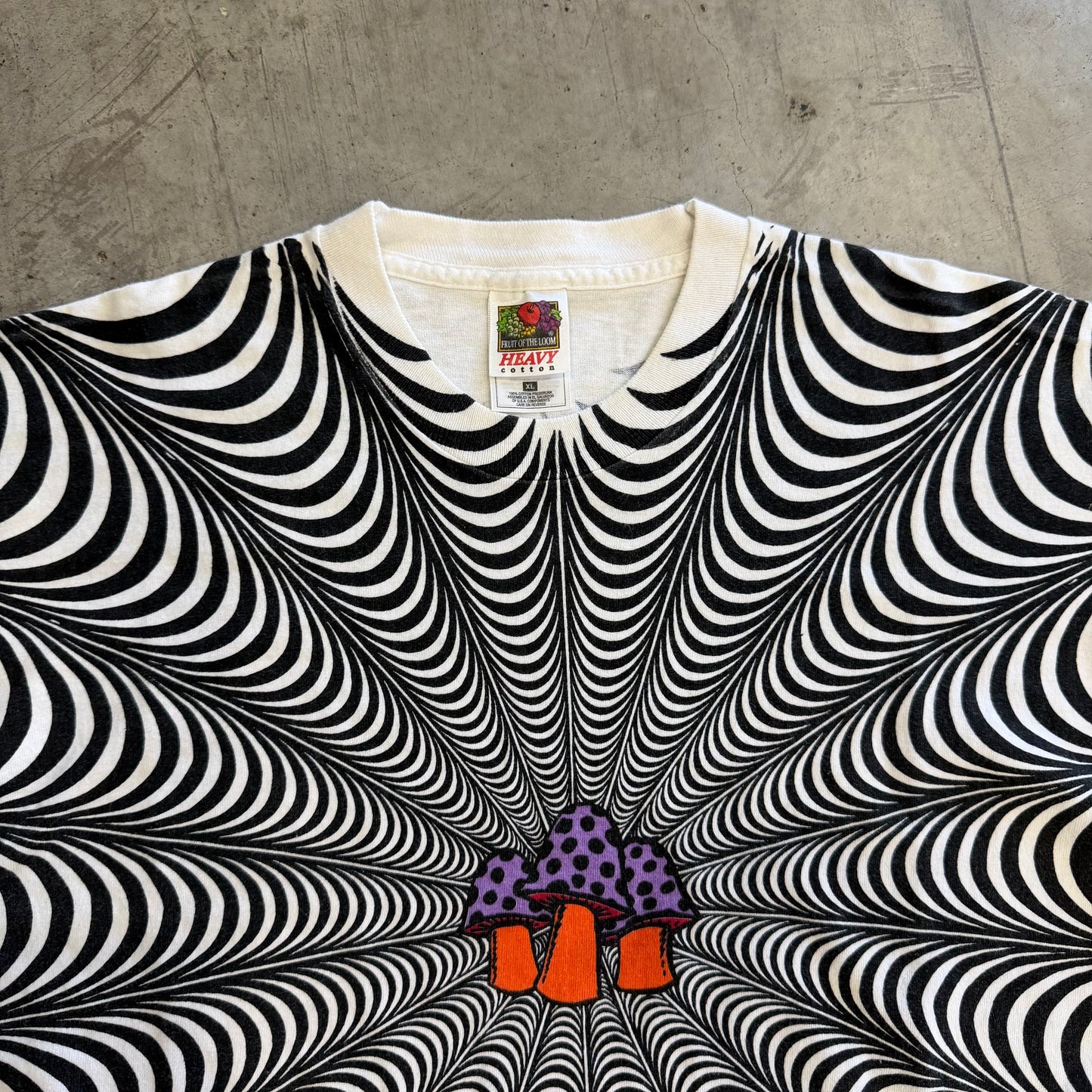 Vintage Trippy Shroom AOP Shirt Size XL
